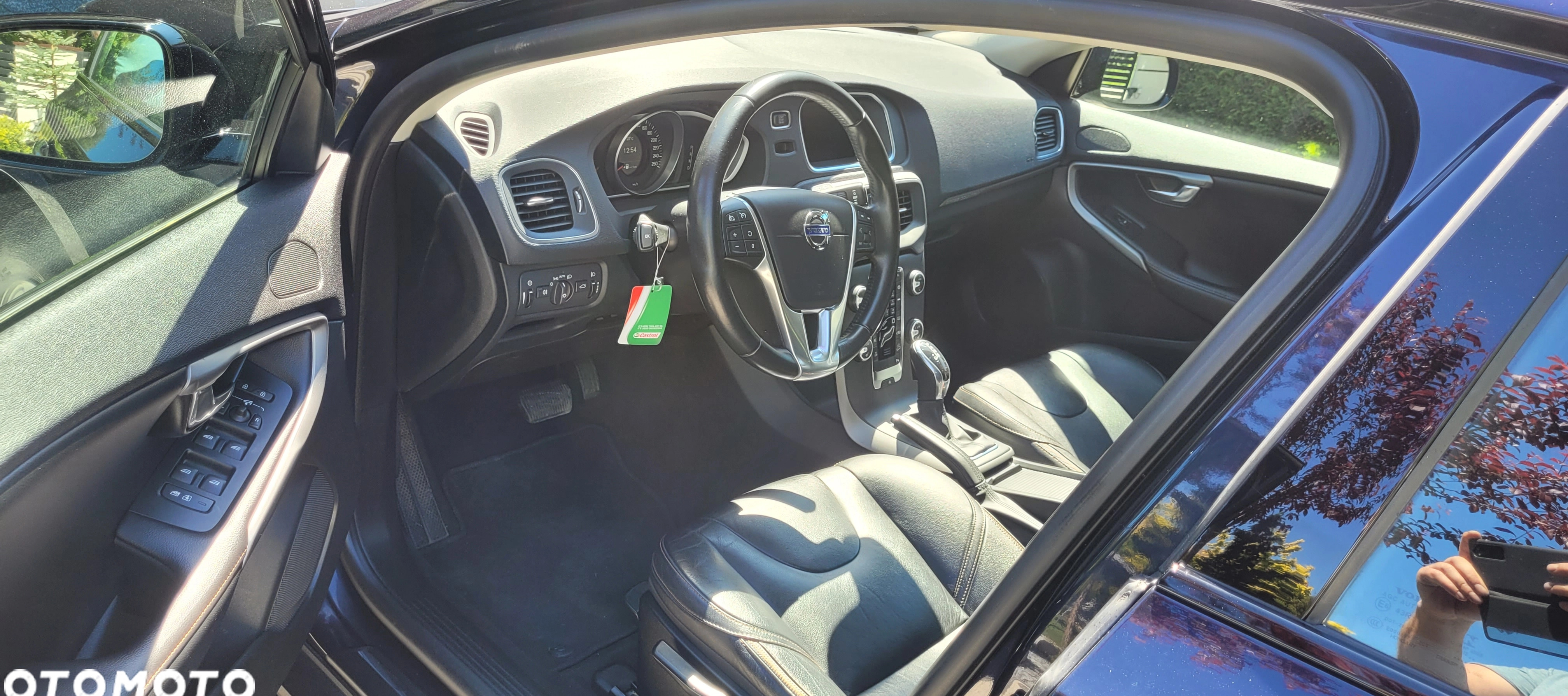 Volvo V40 cena 64900 przebieg: 109000, rok produkcji 2016 z Garwolin małe 211